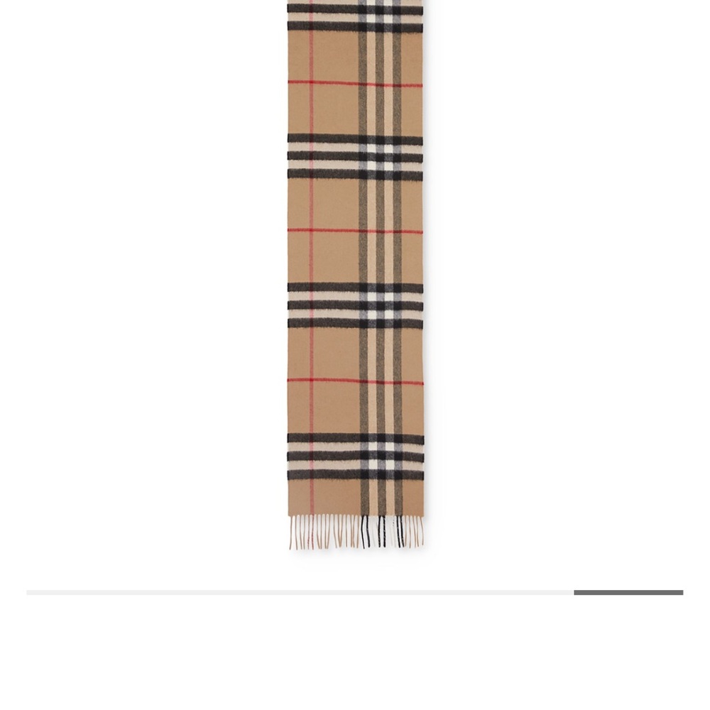 Stay warm in sophisticated style with Burberry's luxe cashmere scarf, brand new - Picture 5 of 5